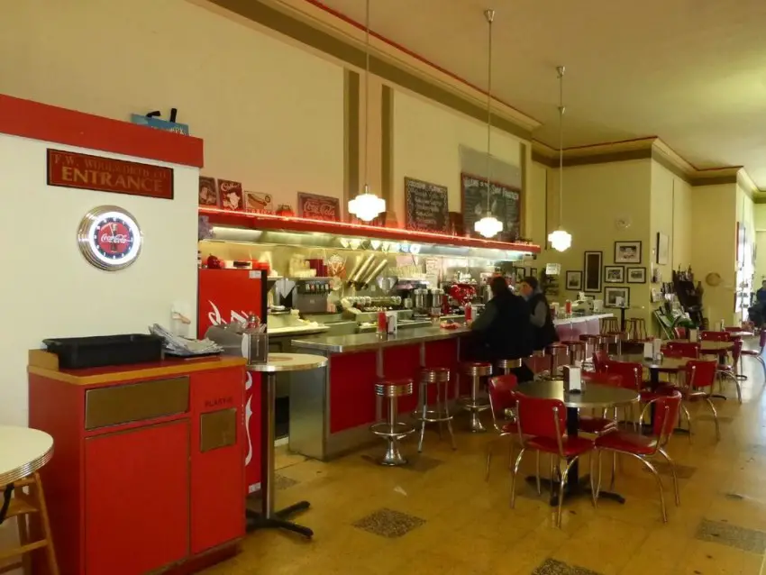 Woolworth-Building-with-original-soda-fountain