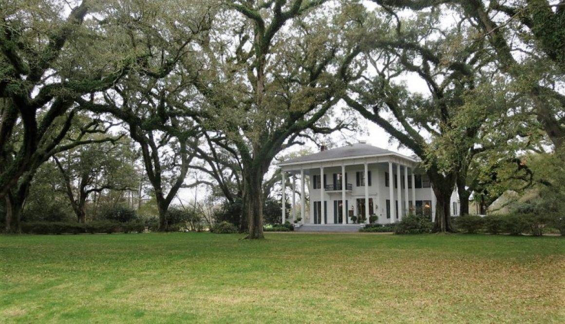Here are three historic mansions that are worth a visit when traveling to Mobile, Alabama.