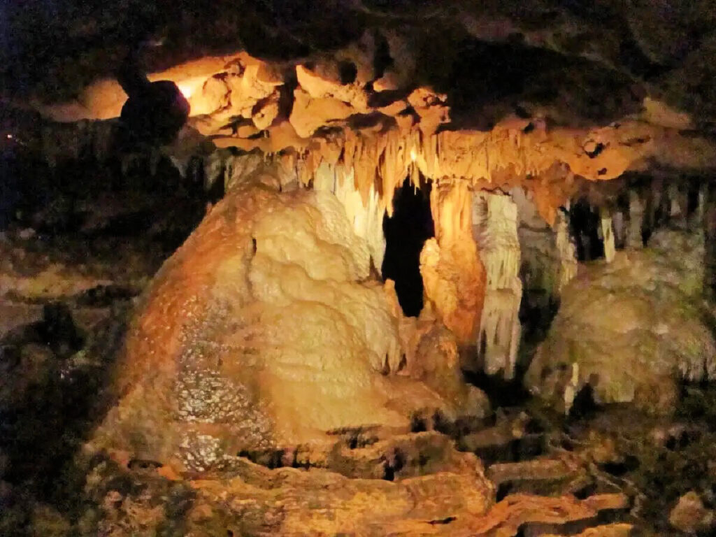 florida-caverns-state-park-stalactites