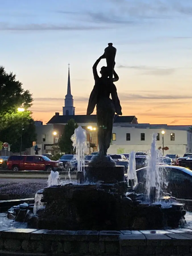 downtown-johnson-city-sunset-at-fountain