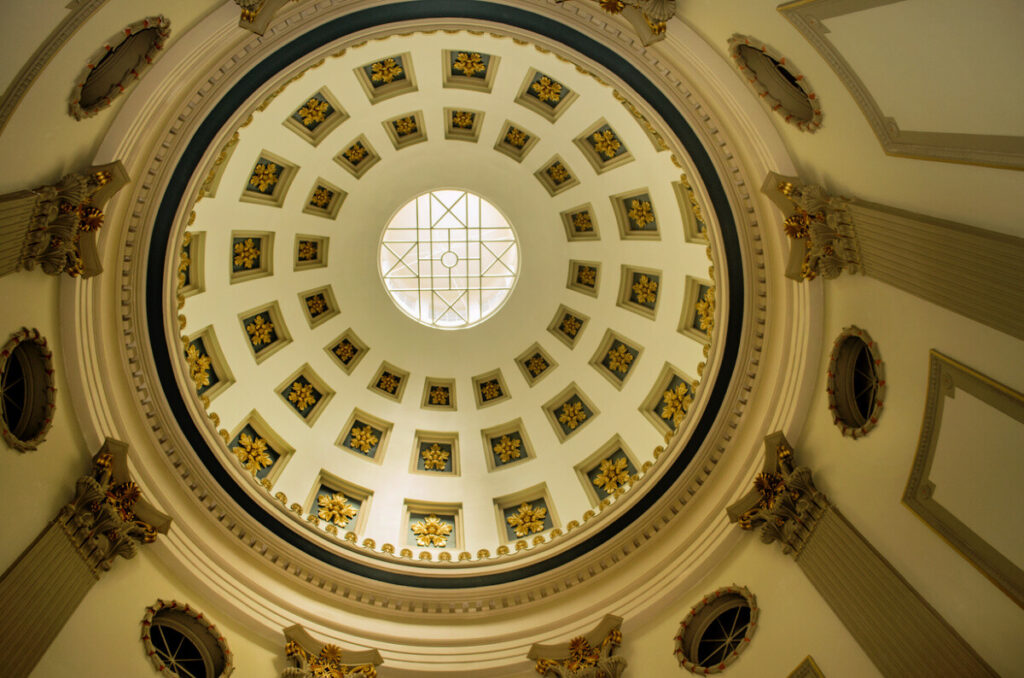 old-capitol-rotunda-jackson-ms