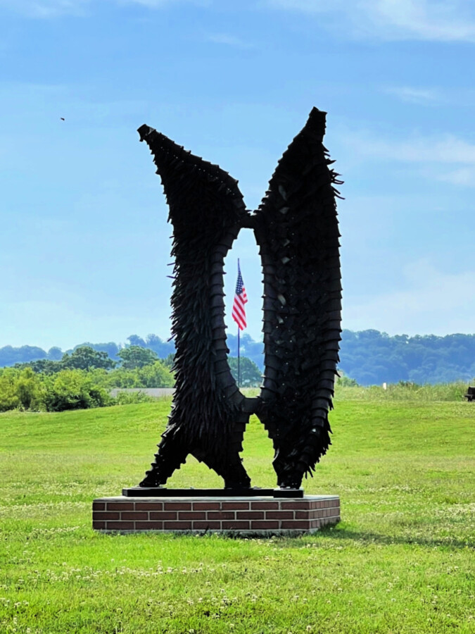 srulpture-fields-wings-and-flag-chattanooga