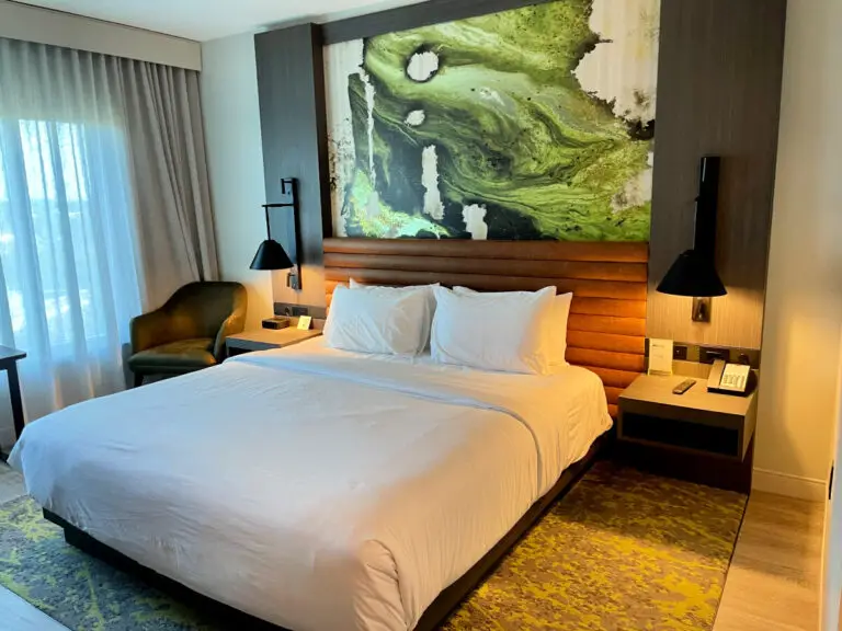 green-white-hotel-room